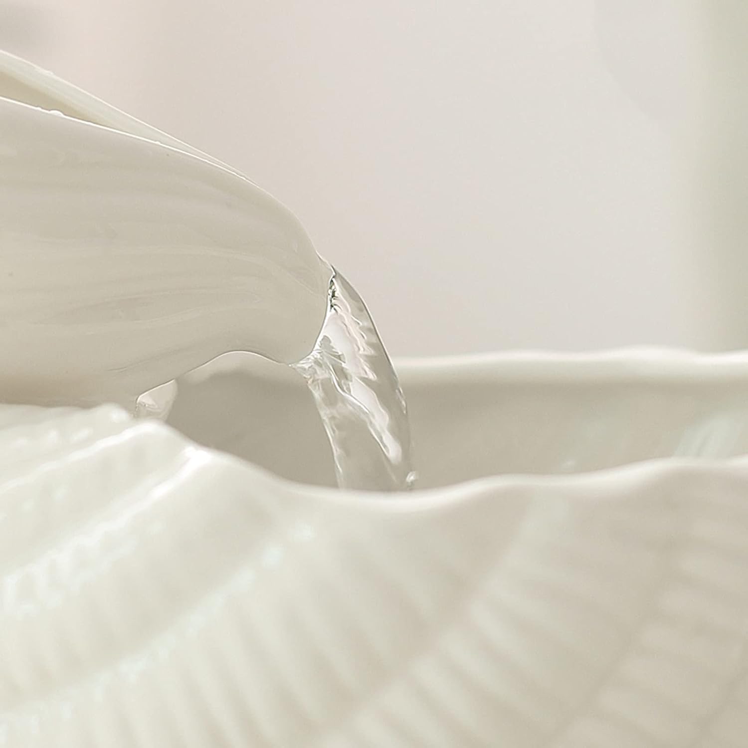 Compact Tabletop Waterfall Fountain with Conch Design